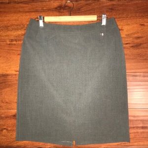 New York & Company stretch gray pencil skirt